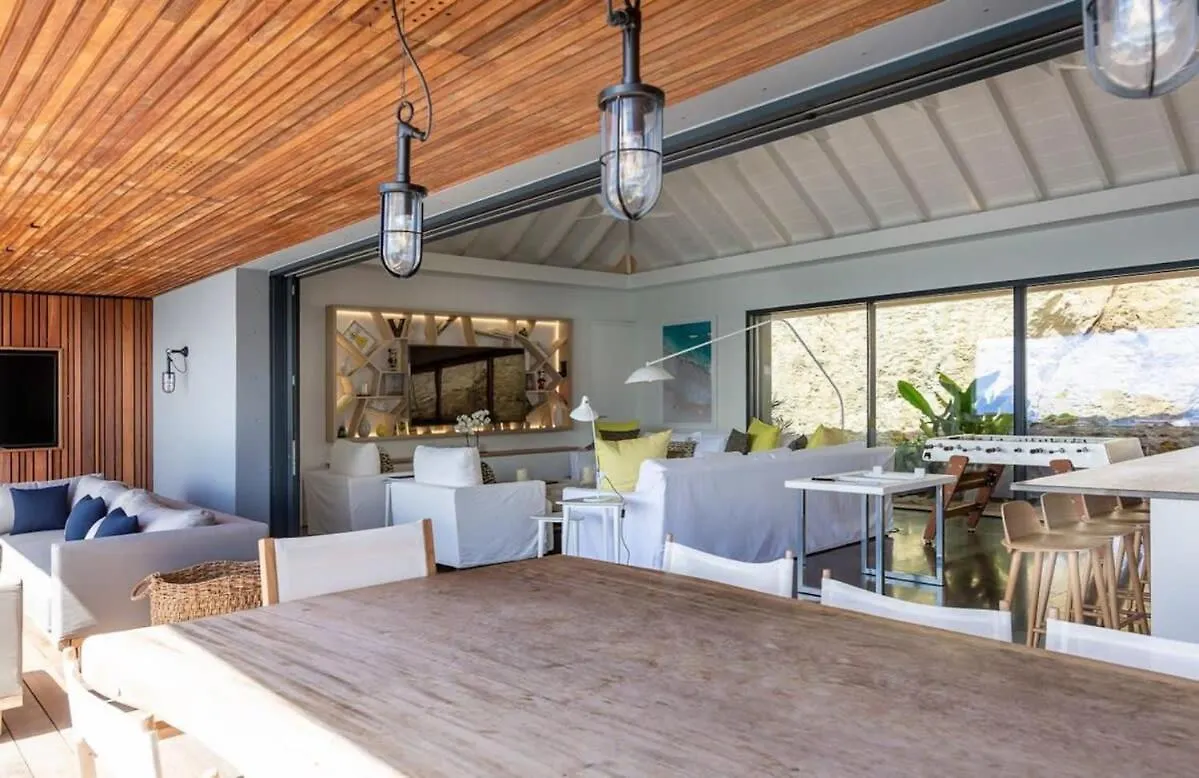 Your Villa Right Next on the Beach غوستافي